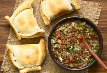 empanadas con pebre